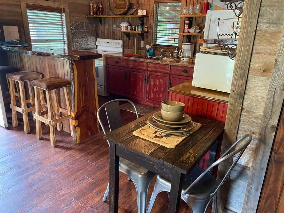 8Th St. Cowboy Haus I Biker Friendly I River Bandera Exteriör bild