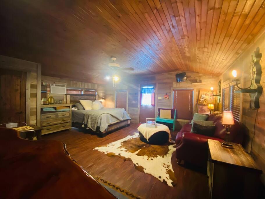 8Th St. Cowboy Haus I Biker Friendly I River Bandera Exteriör bild