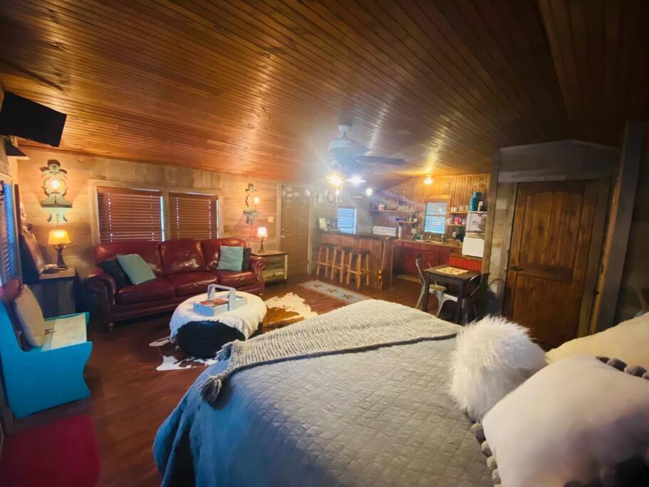 8Th St. Cowboy Haus I Biker Friendly I River Bandera Exteriör bild