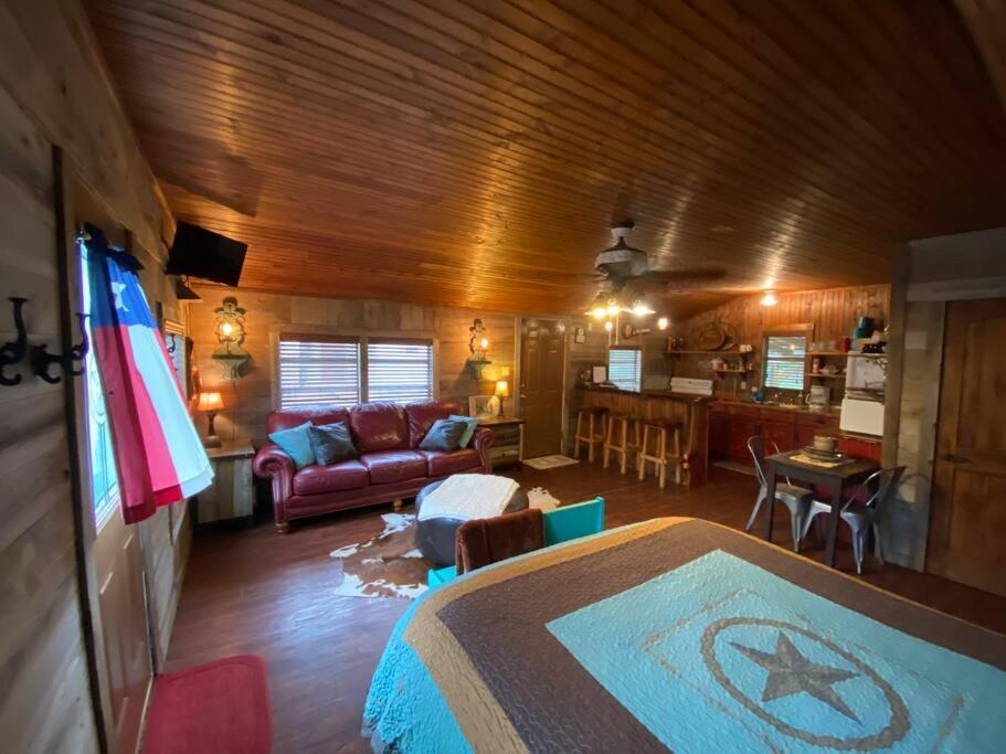 8Th St. Cowboy Haus I Biker Friendly I River Bandera Exteriör bild