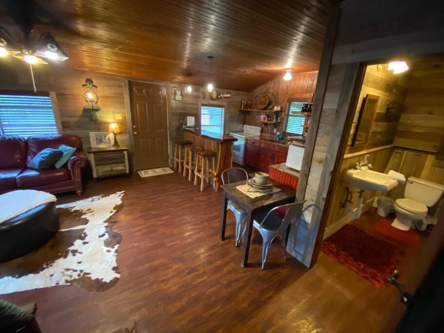 8Th St. Cowboy Haus I Biker Friendly I River Bandera Exteriör bild
